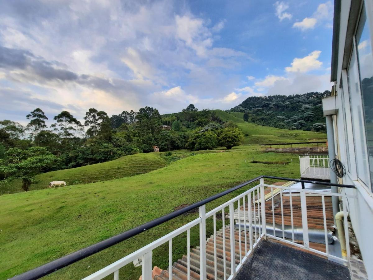 Finca Recreacional Marcelandia Санта-Роса-де-Кабаль Экстерьер фото