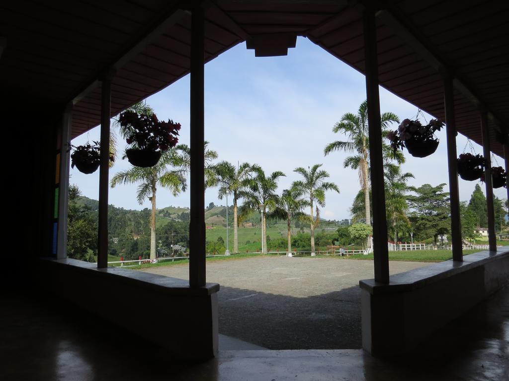 Finca Recreacional Marcelandia Санта-Роса-де-Кабаль Экстерьер фото