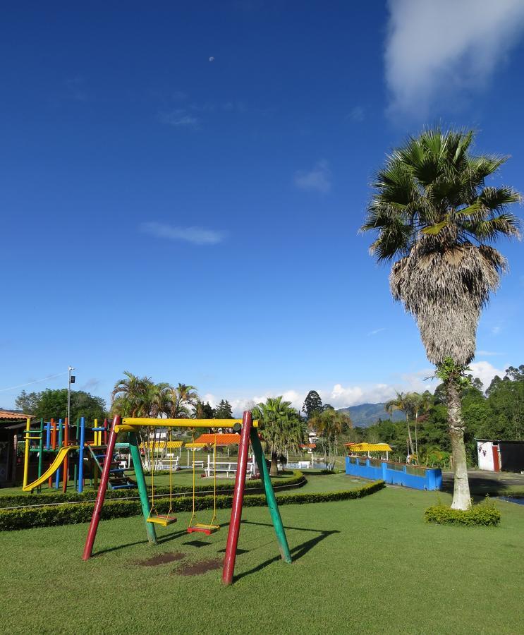 Finca Recreacional Marcelandia Санта-Роса-де-Кабаль Экстерьер фото